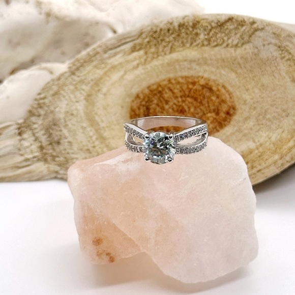 EXCEPTIONAL 1.8 Carat Icy Round Solitaire Moissanite Solid Sterling Ring - Picture 4 of 11